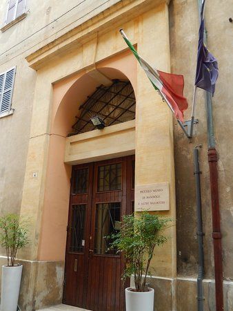 Piccolo museo di bambole e altri balocchi